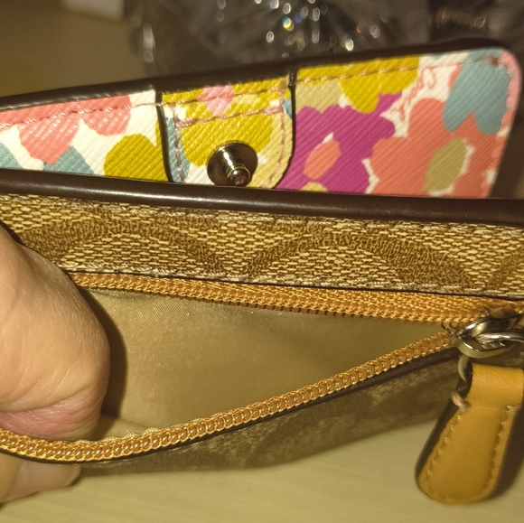 Coach Peyton Floral Wild Flower Print Snap Wallet Signature C Saffiano Leather - Picture 4 of 8